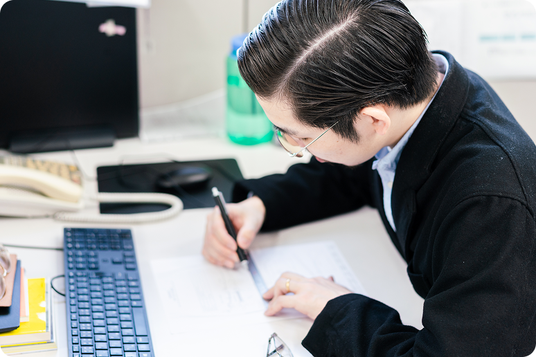 デザインをしている写真