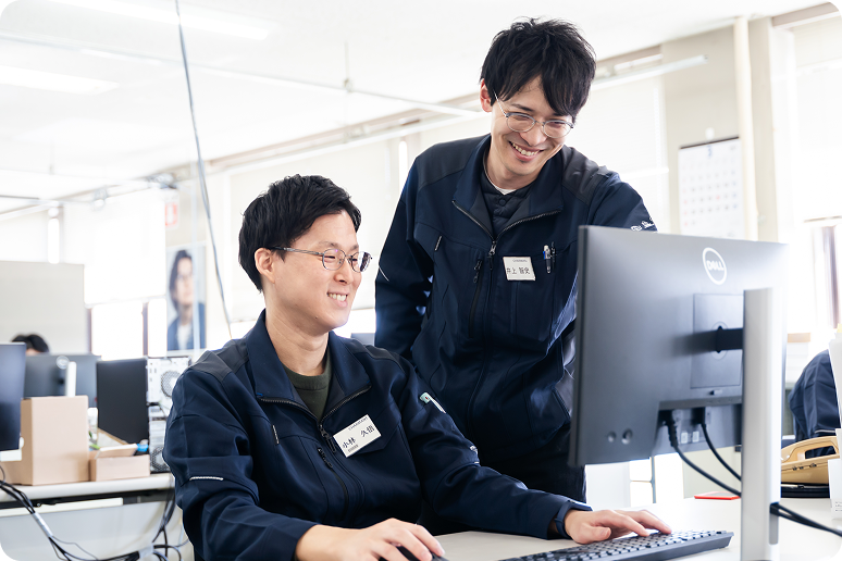 二人で作業している様子