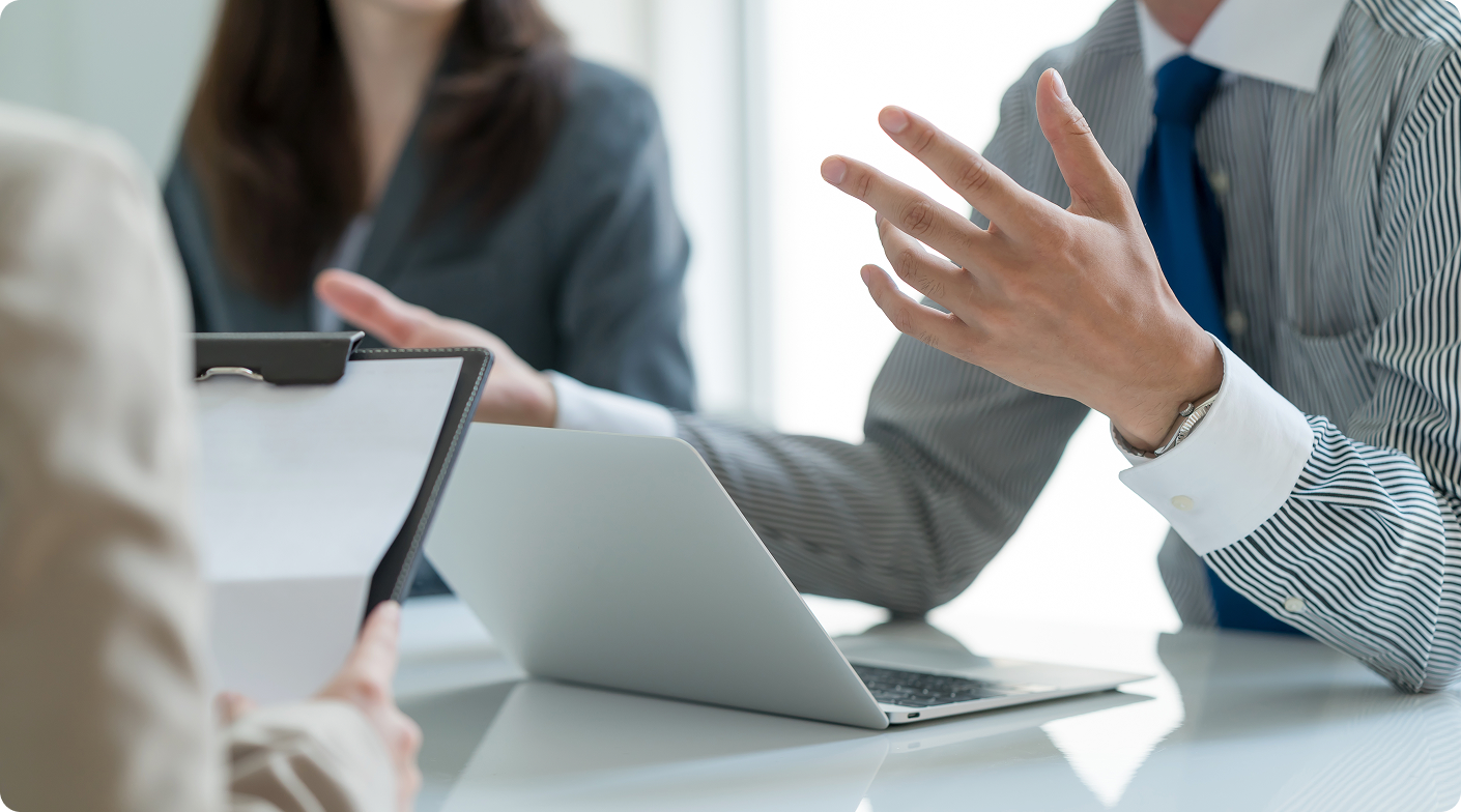 会議をしている様子